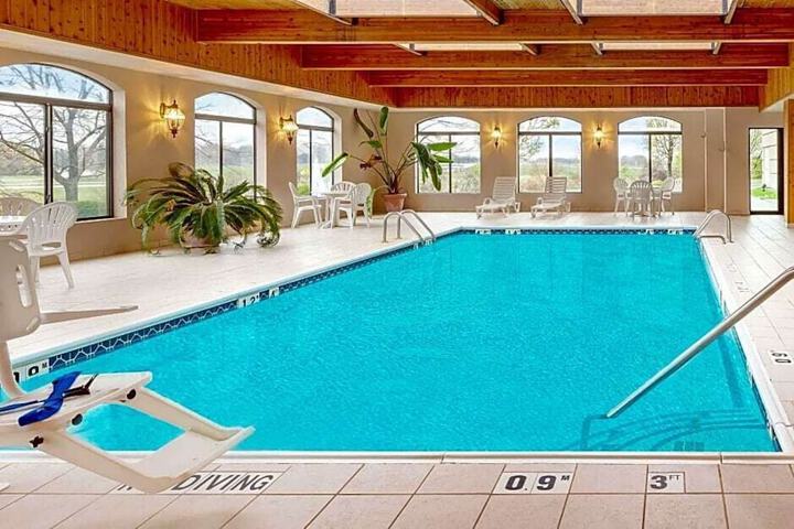 Comfort Inn & Suites - thumb 2