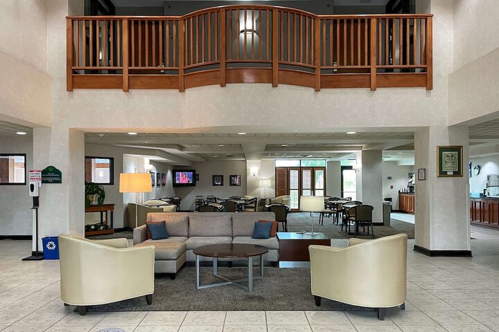 Comfort Inn & Suites - thumb 7