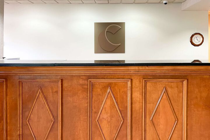 Comfort Inn & Suites - thumb 4