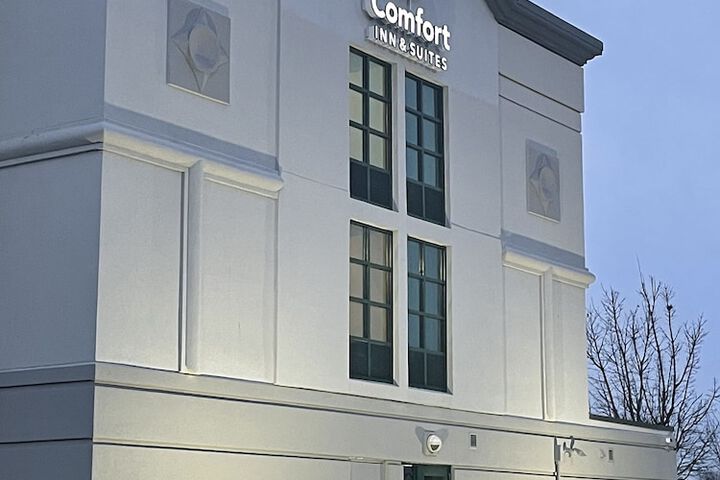 Comfort Inn & Suites - thumb 1