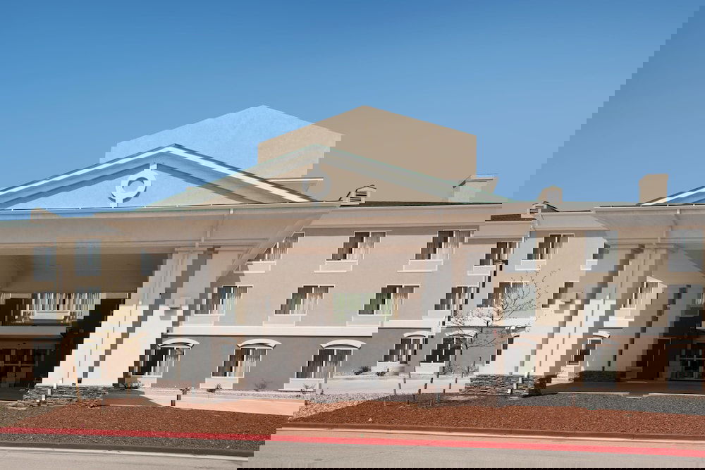 Holiday Inn Express Hotel & Suites LAMAR, An IHG Hotel - thumb 1