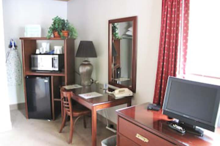 Hudson Manor Inn - thumb 2