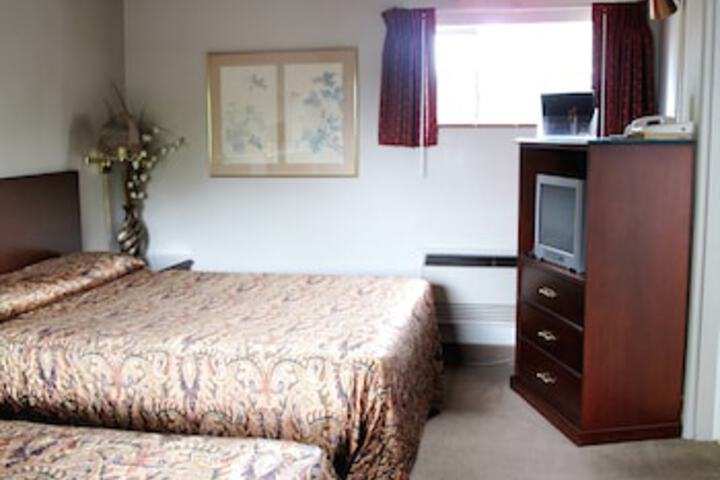 Hudson Manor Inn - thumb 7