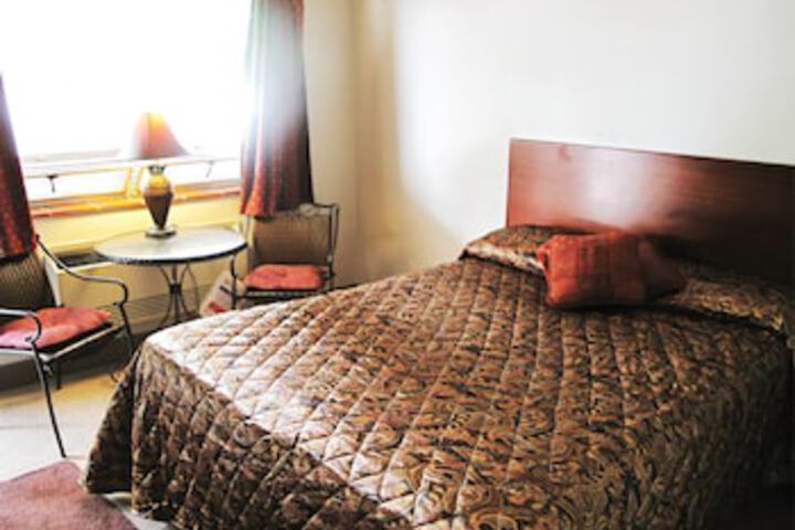 Hudson Manor Inn - thumb 6