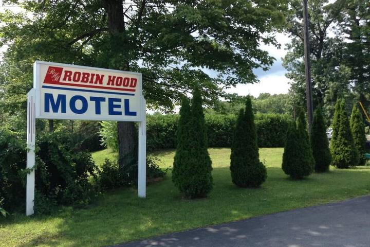 Robin Hood Motel - thumb 3
