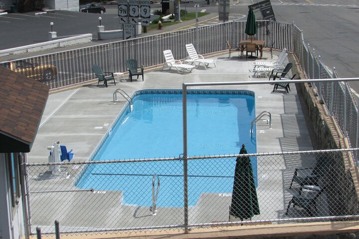 The Lake George Inn - thumb 3