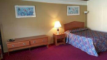 Town Chalet Motel - thumb 1