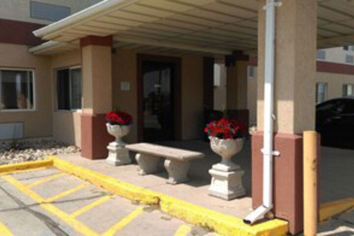 Econo Lodge West - thumb 0