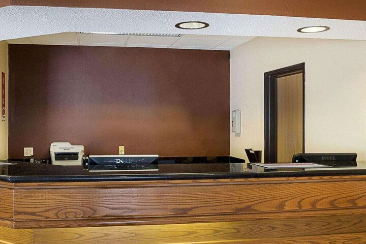 Econo Lodge West - thumb 7