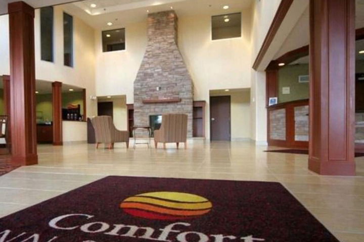 Comfort Inn & Suites - thumb 4