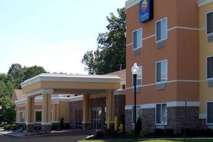 Comfort Inn & Suites - thumb 0