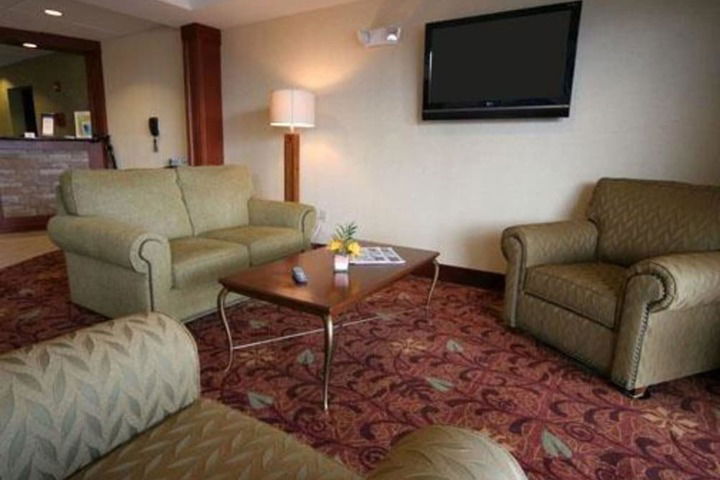 Comfort Inn & Suites - thumb 5