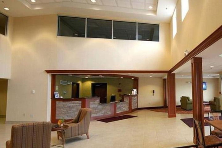 Comfort Inn & Suites - thumb 6