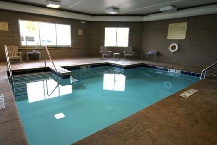 Comfort Inn & Suites - thumb 1