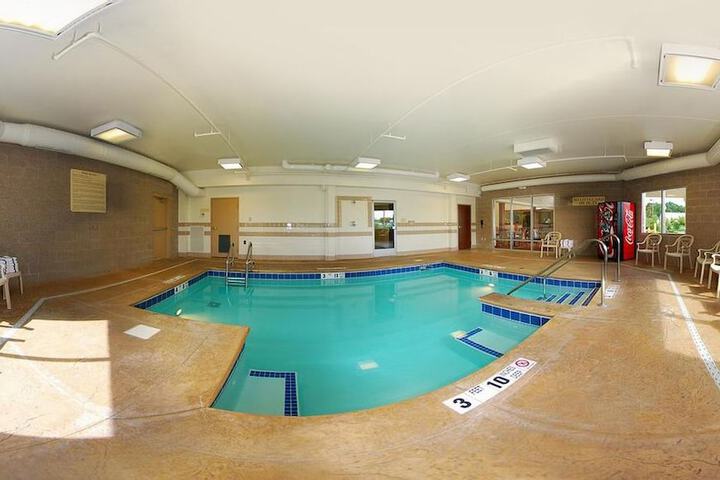 Comfort Inn & Suites - thumb 2