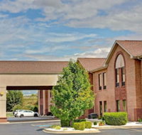 Days Inn  Suites by Wyndham Louisville SW - Accommodation Denver