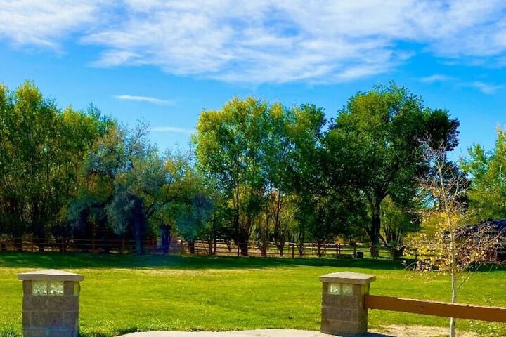 Red Arrow Inn & Suites - thumb 2