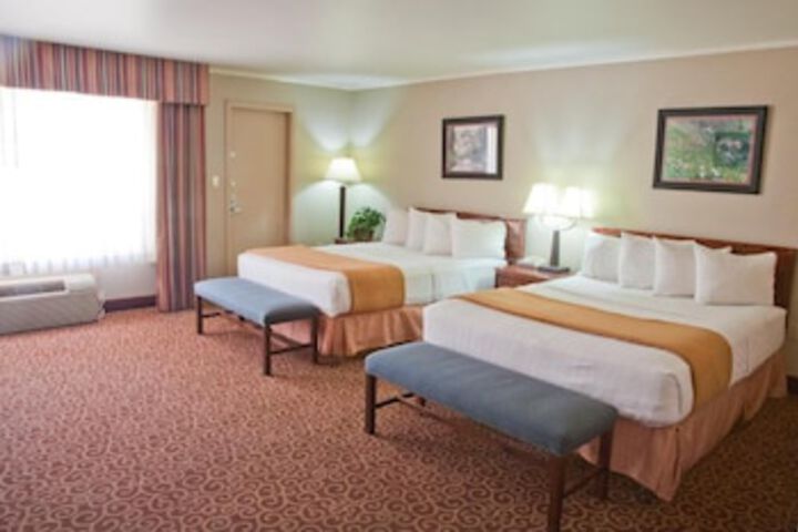 Red Arrow Inn & Suites - thumb 0