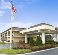 Super 8 by Wyndham Calhoun - Accommodation Denver