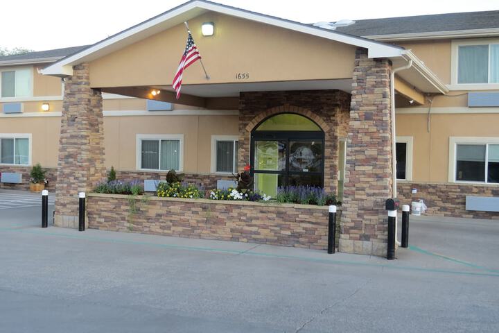 GreenTree Inn Montrose - thumb 1