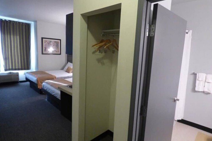 The Republic Hotel - thumb 4