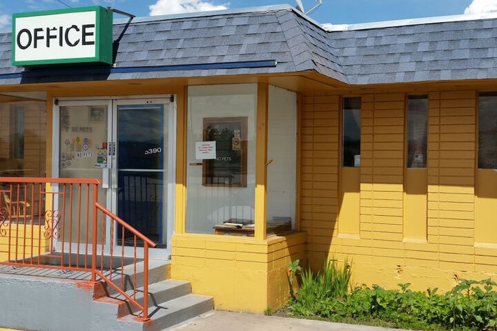 Essex House Motel - thumb 1