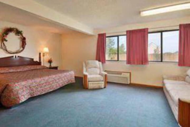 Super 8 Winterset - thumb 3