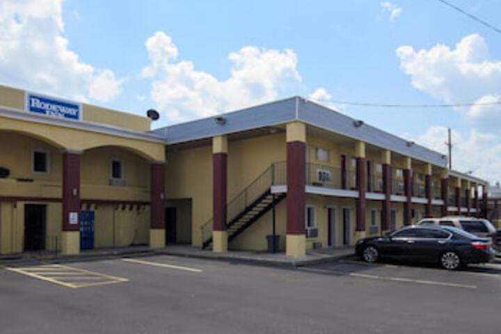 Rodeway Inn - thumb 0