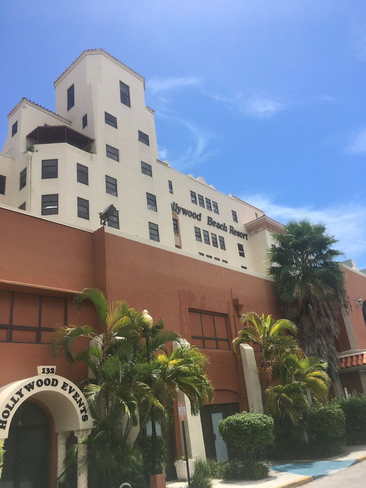 Hollywood Beach Resort-renovated Studio - thumb 1