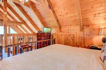 Scenic Solitude 1 Bedroom Home With Hot Tub - thumb 6