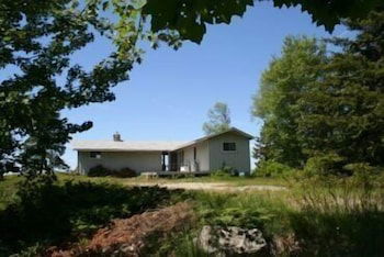 Weiss Upper Cottage Three Bedroom Home - thumb 0