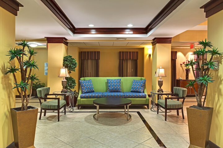 Holiday Inn Express Tower Center, An IHG Hotel - thumb 7