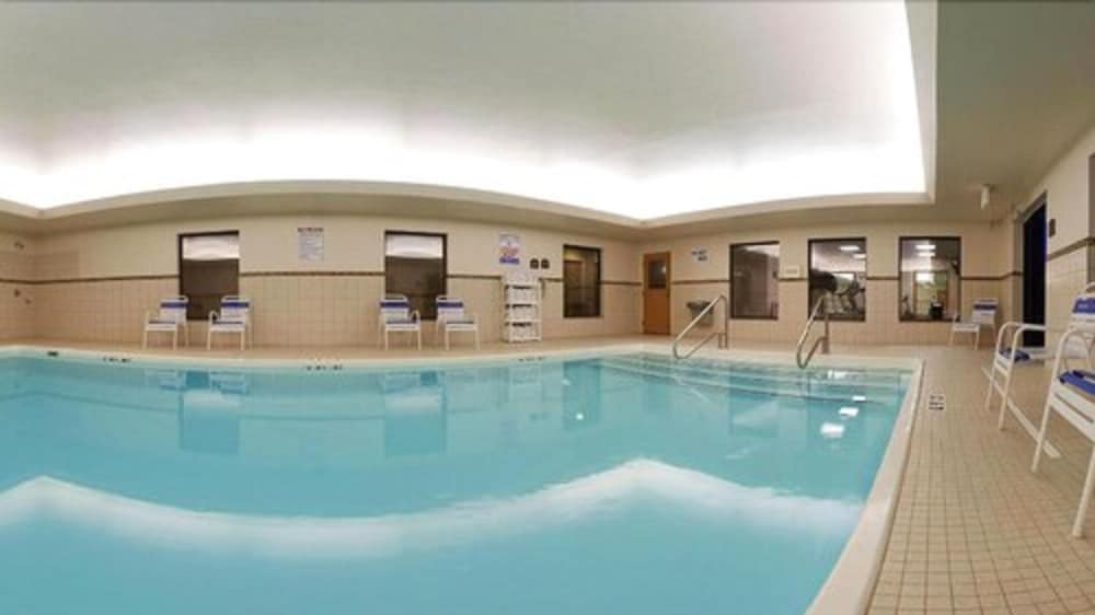 Holiday Inn Express Hotel & Suites Grand Blanc, An IHG Hotel - thumb 1
