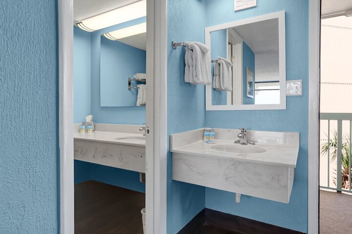 North Shore Oceanfront Resort Hotel - thumb 7