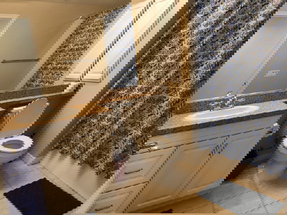 Resort Style Luxury 2BD Suite In Irvine's Spectrum Center - thumb 2