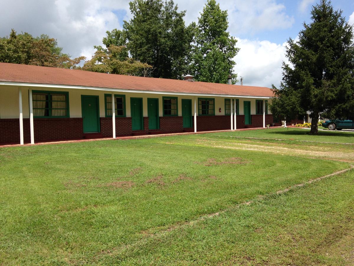 Lakeside Inn - thumb 1