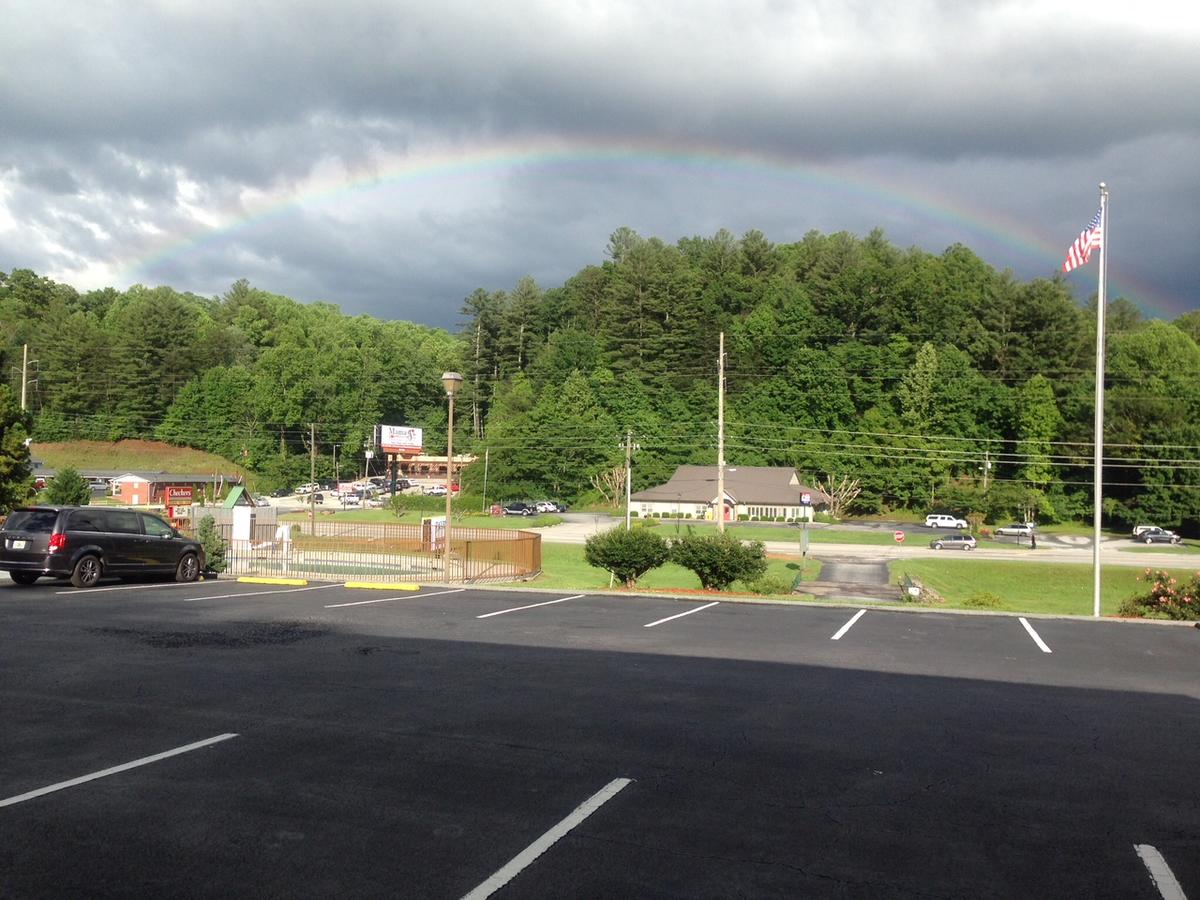 Quality Inn & Suites Mount Chalet - thumb 1