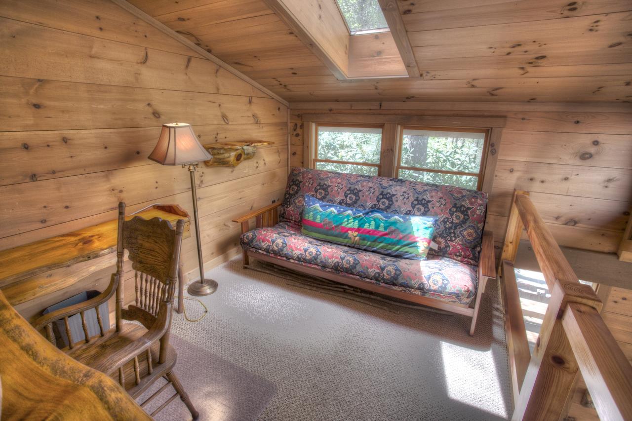 Bogg's Mountain Lodge Cabin - thumb 8