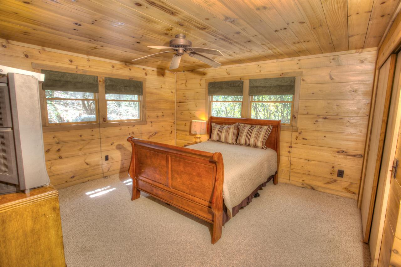 Bogg's Mountain Lodge Cabin - thumb 20