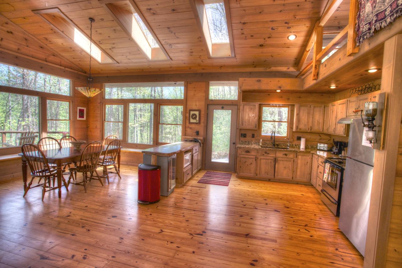 Bogg's Mountain Lodge Cabin - thumb 11