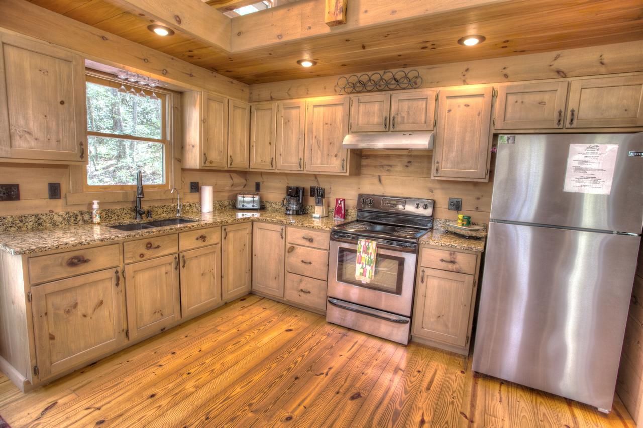 Bogg's Mountain Lodge Cabin - thumb 0