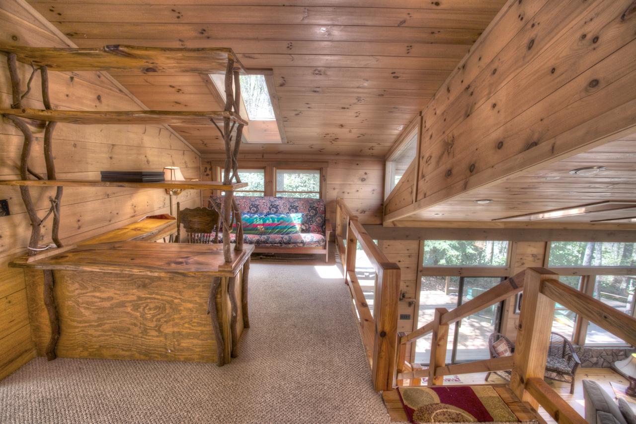 Bogg's Mountain Lodge Cabin - thumb 16