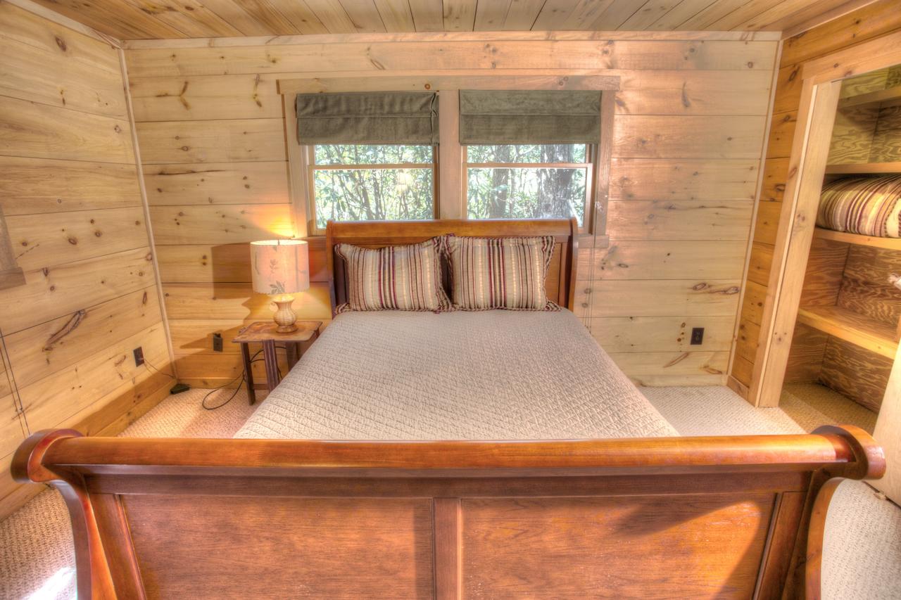 Bogg's Mountain Lodge Cabin - thumb 9
