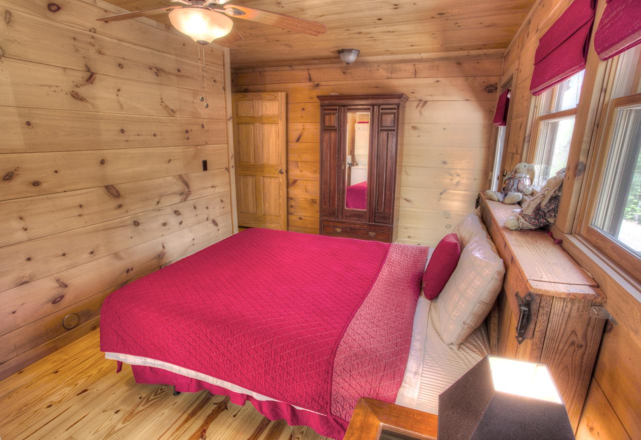 Bogg's Mountain Lodge Cabin - thumb 23