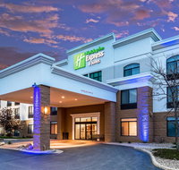 Holiday Inn Express & Suites Cedar Falls - Waterloo - Accommodation Denver