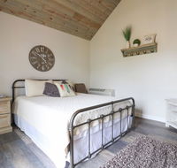 Caboose- Galloping Goose Cottages - Accommodation Denver