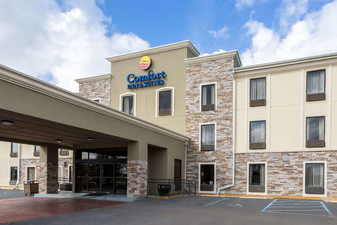 Comfort Inn & Suites Airport - thumb 0