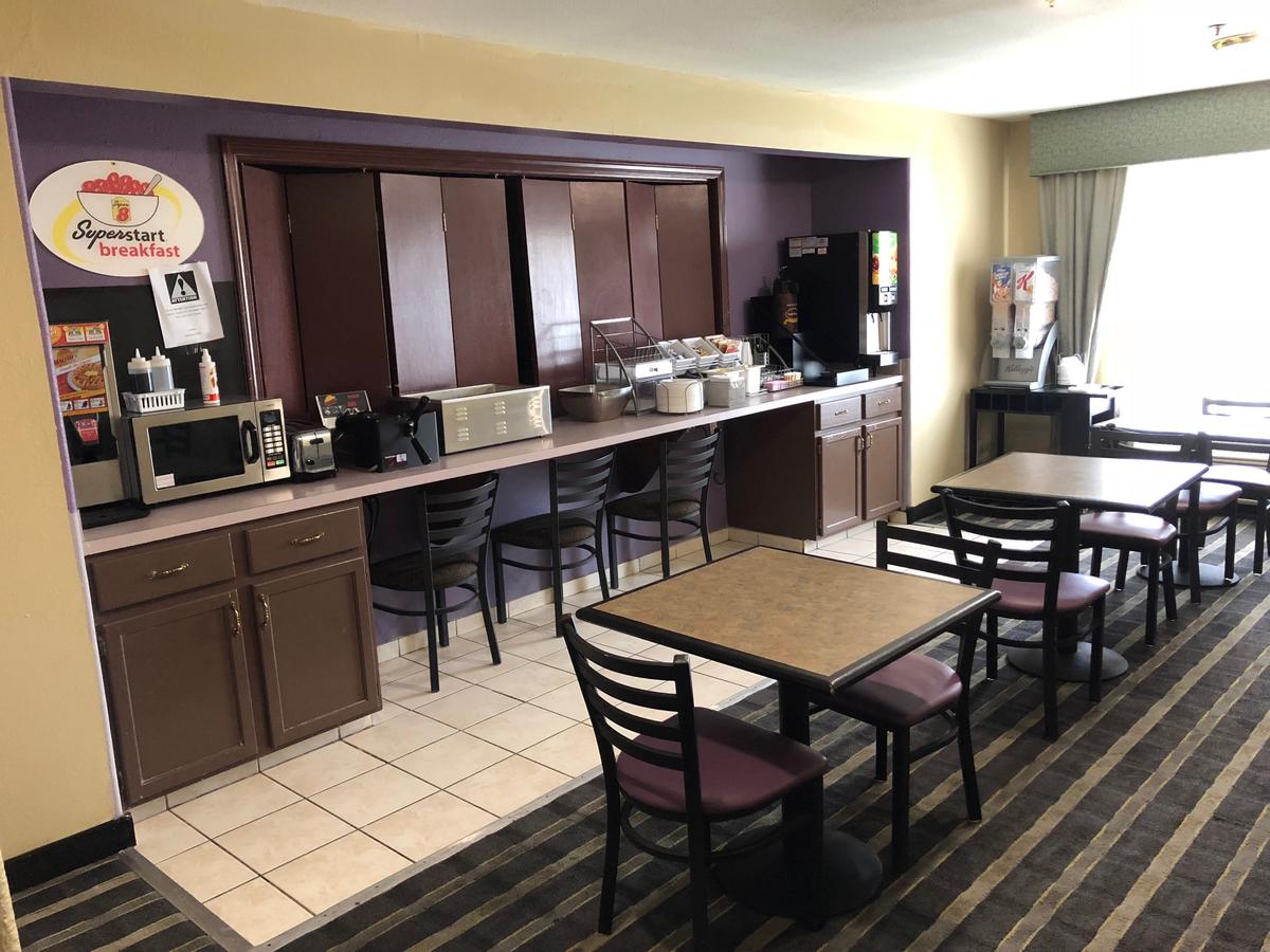 Super 8 By Wyndham Lake Charles/Sulphur - thumb 3