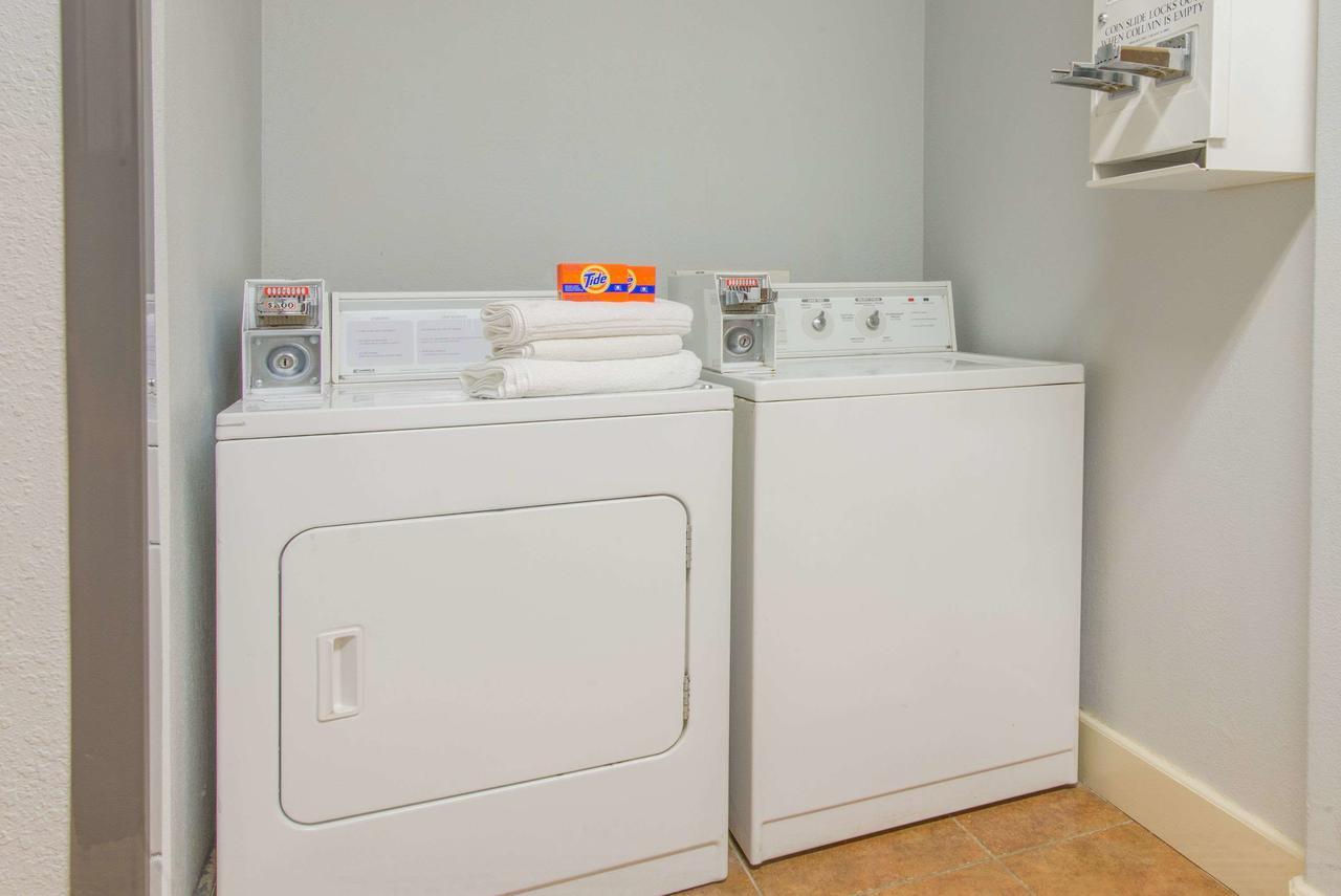 Super 8 By Wyndham Lake Charles/Sulphur - thumb 20