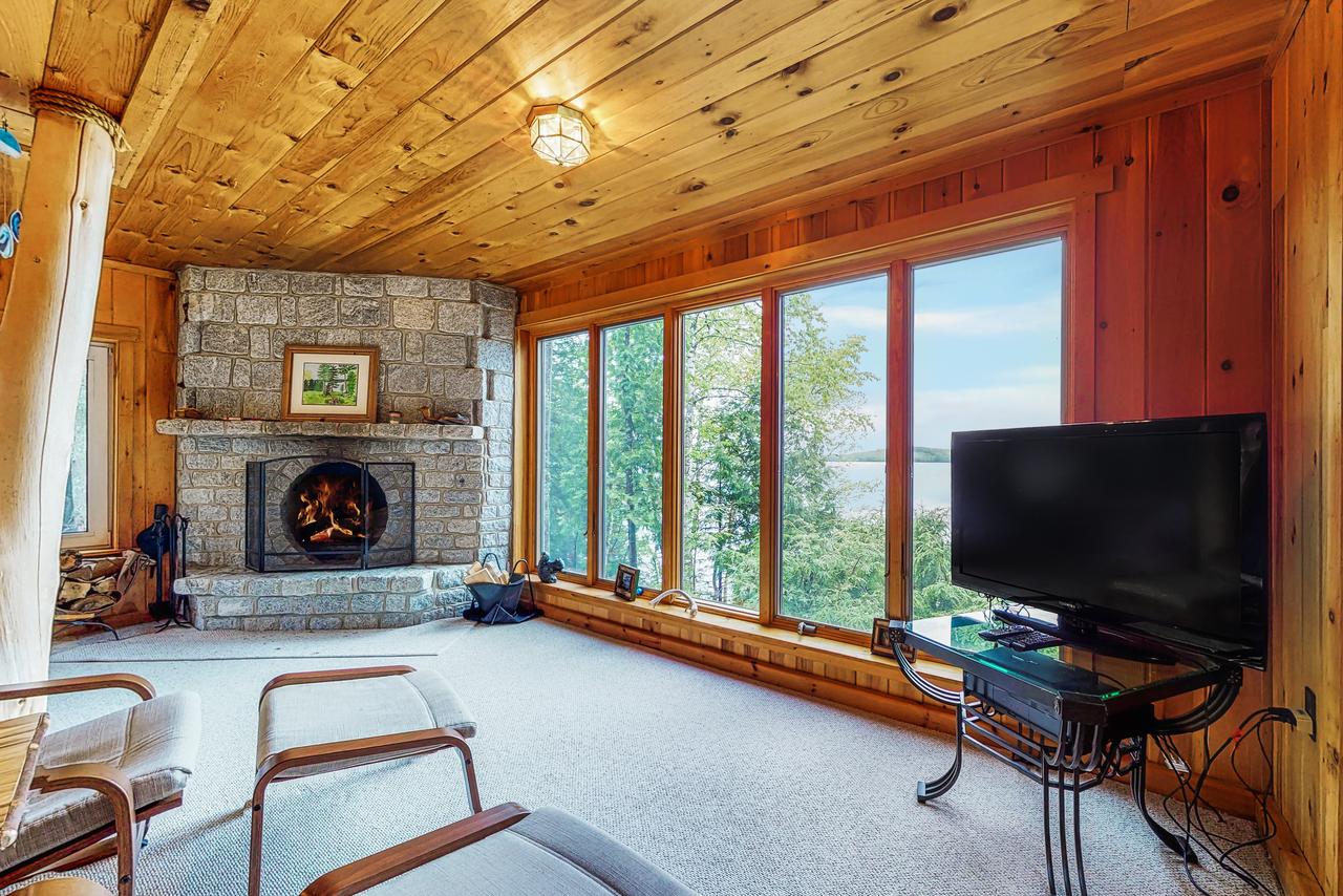 Lakeshore Loveliness - thumb 0